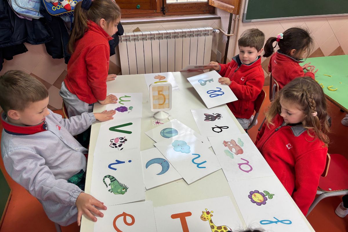 Lectoescritura con los Cokitos en el colegio Sagrado Corazón de Ronda